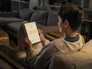 Amazon Kindle Scribe mit integrierter Beleuchtung