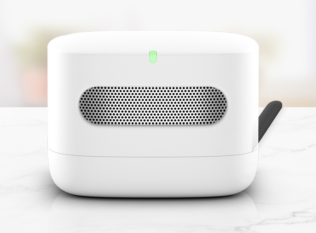 Amazon Smart Air Quality Monitor in einem stilvollen Wohnzimmer für nahtlose Integration